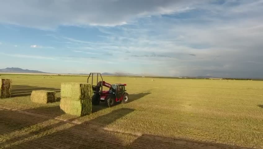 Manitou MLT-X 732 trabajando en campo abierto